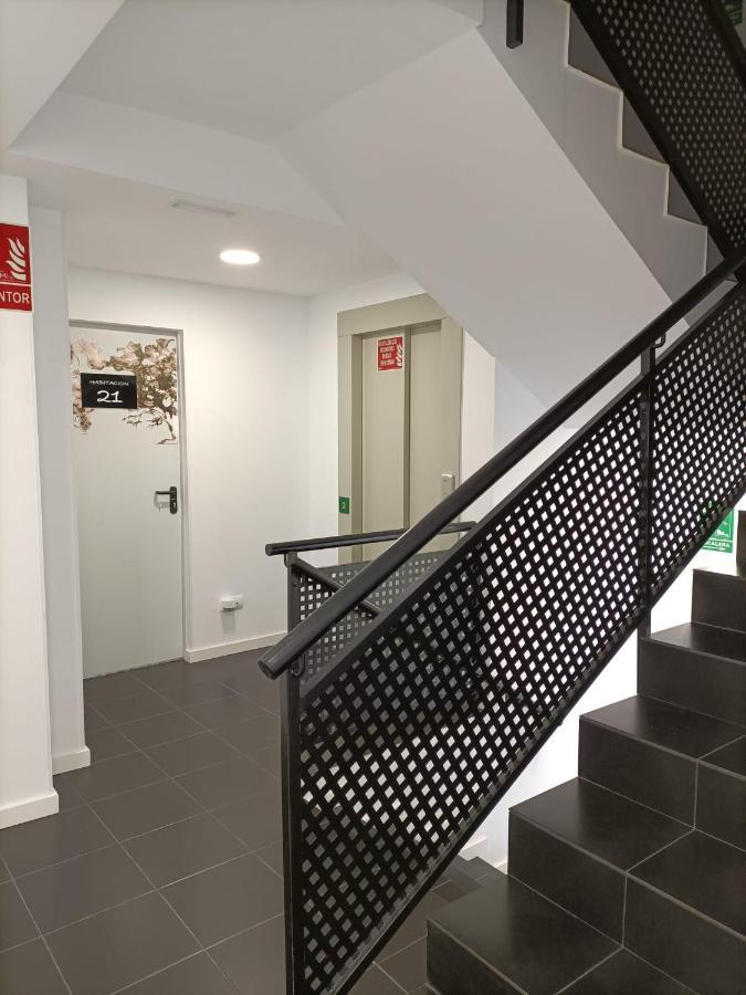 Villaviciosa de Odón Hostal Las Encinas מראה חיצוני תמונה