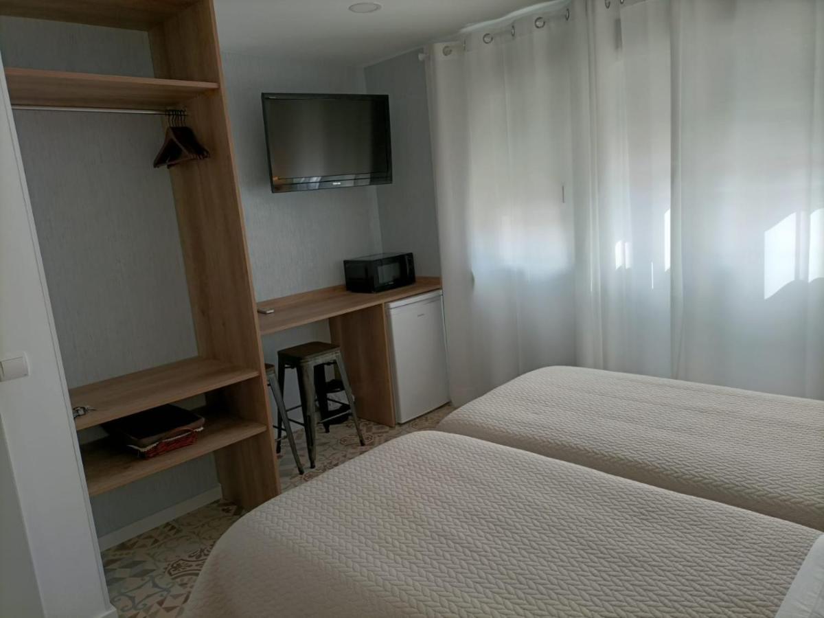 Villaviciosa de Odón Hostal Las Encinas מראה חיצוני תמונה