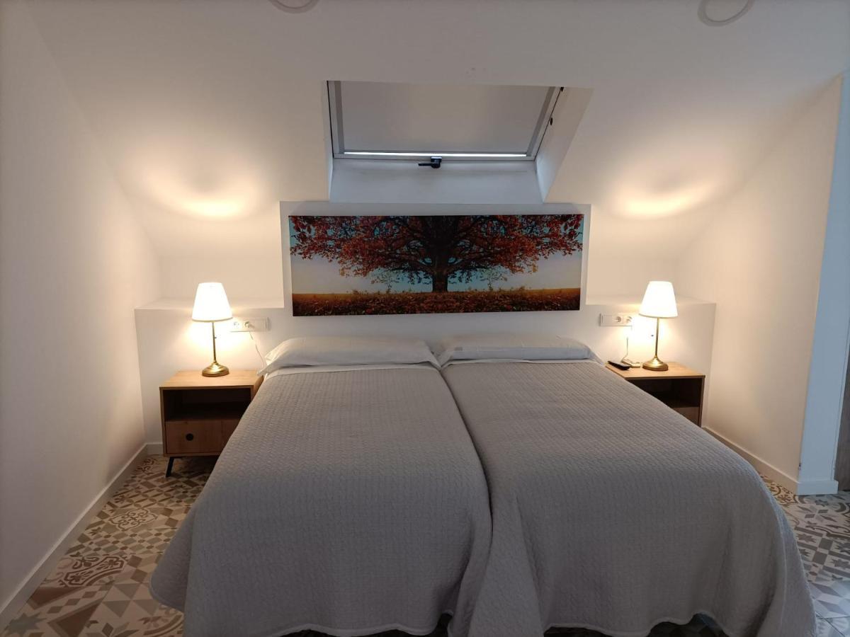 Villaviciosa de Odón Hostal Las Encinas מראה חיצוני תמונה