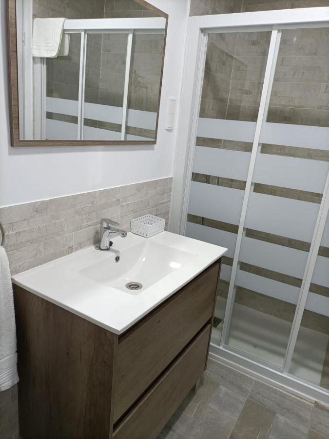 Villaviciosa de Odón Hostal Las Encinas מראה חיצוני תמונה