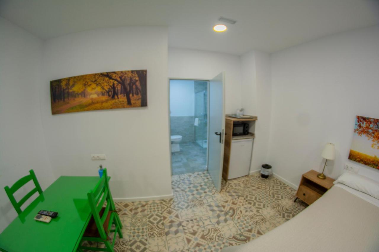 Villaviciosa de Odón Hostal Las Encinas מראה חיצוני תמונה