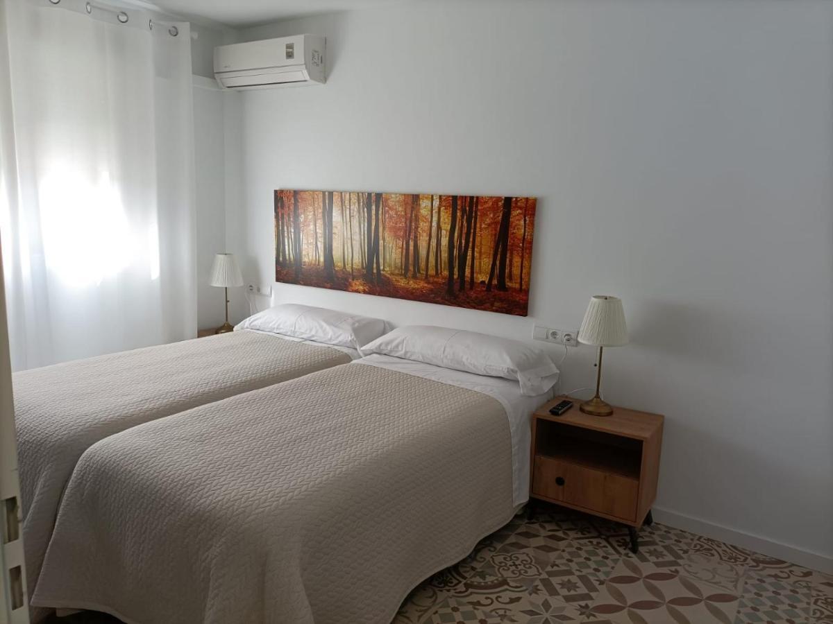 Villaviciosa de Odón Hostal Las Encinas מראה חיצוני תמונה